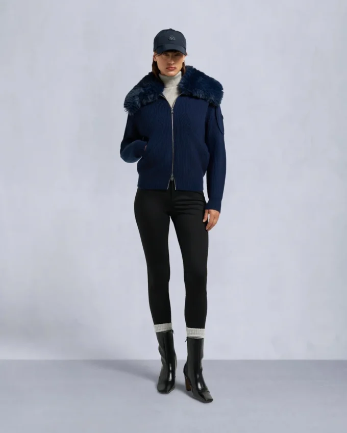 Corina genser med glidelås