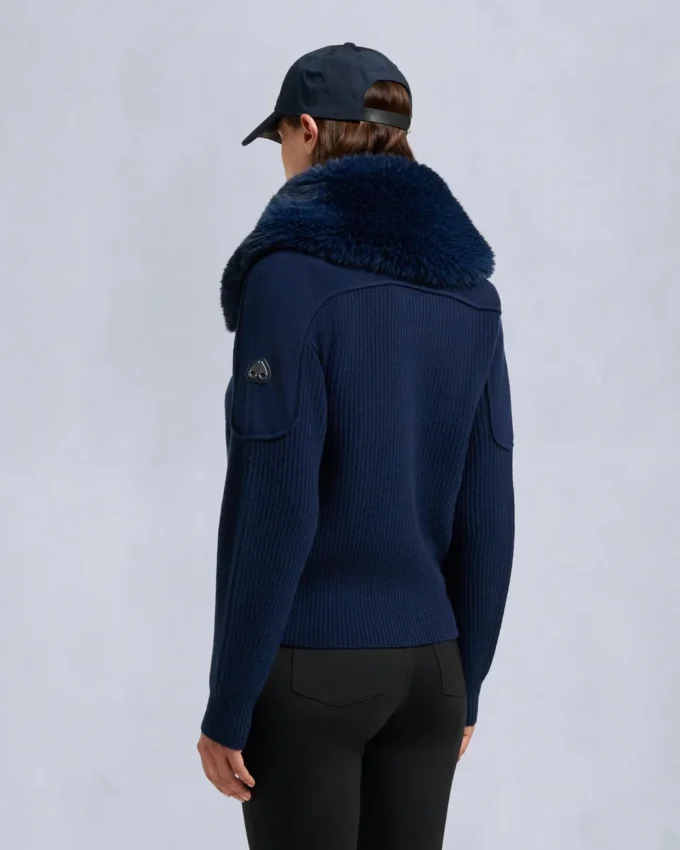 Corina genser med glidelås