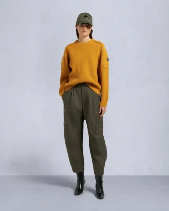 Corina genser med rund hals