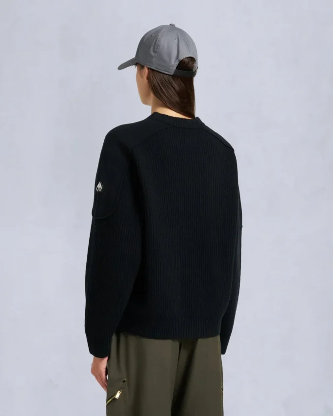 Corina genser med rund hals