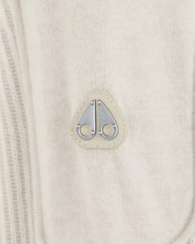 Corina genser med rund hals